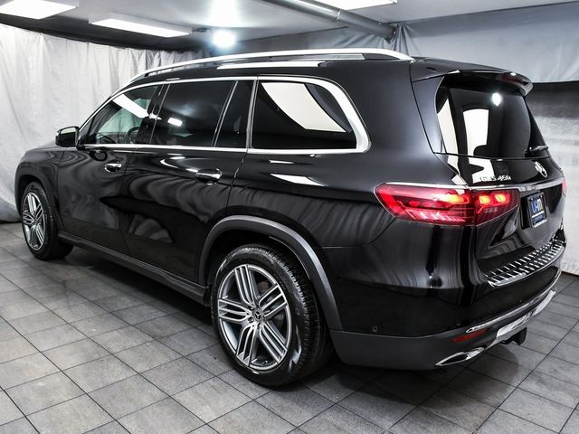 2025 Mercedes Benz GLS 450 4MATIC photo 2