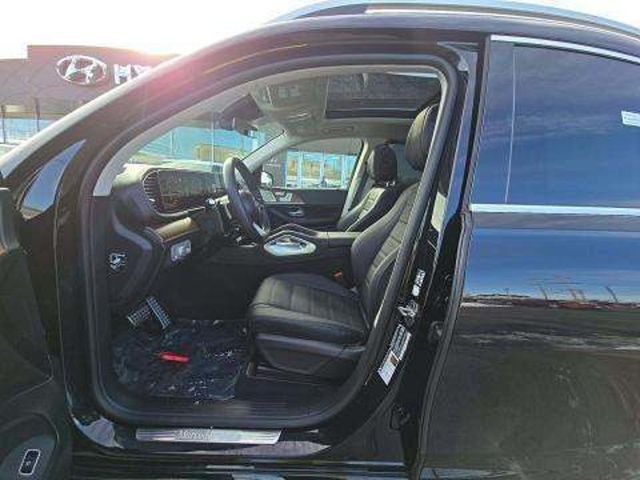 2025 Mercedes-Benz GLS Pinnacle Trim Pkg/Executive Rear Seat Pkg/Soft-Close Doors/NAV - 22987773 - 3