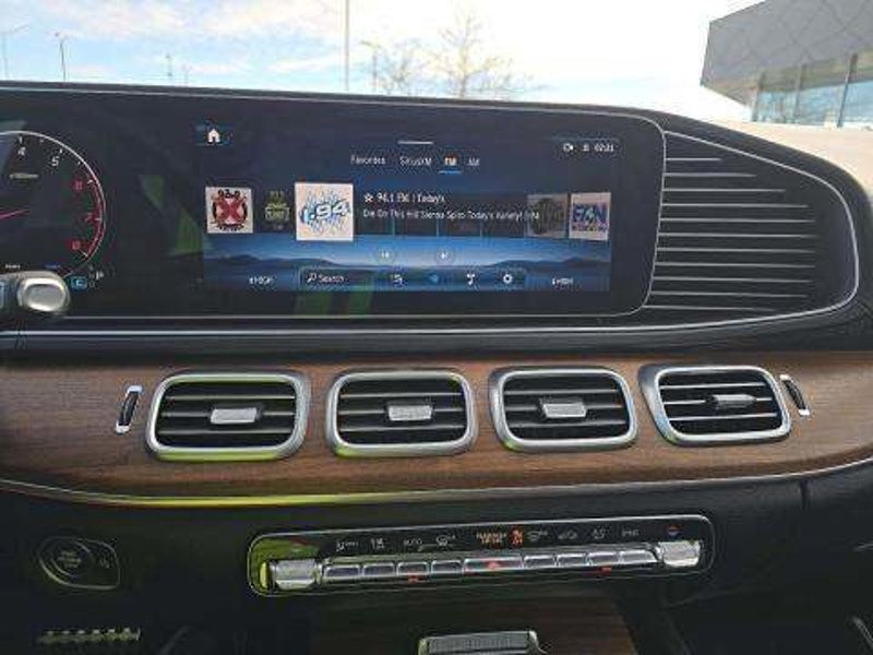 2025 Mercedes-Benz GLS Pinnacle Trim Pkg/Executive Rear Seat Pkg/Soft-Close Doors/NAV - 22987773 - 8