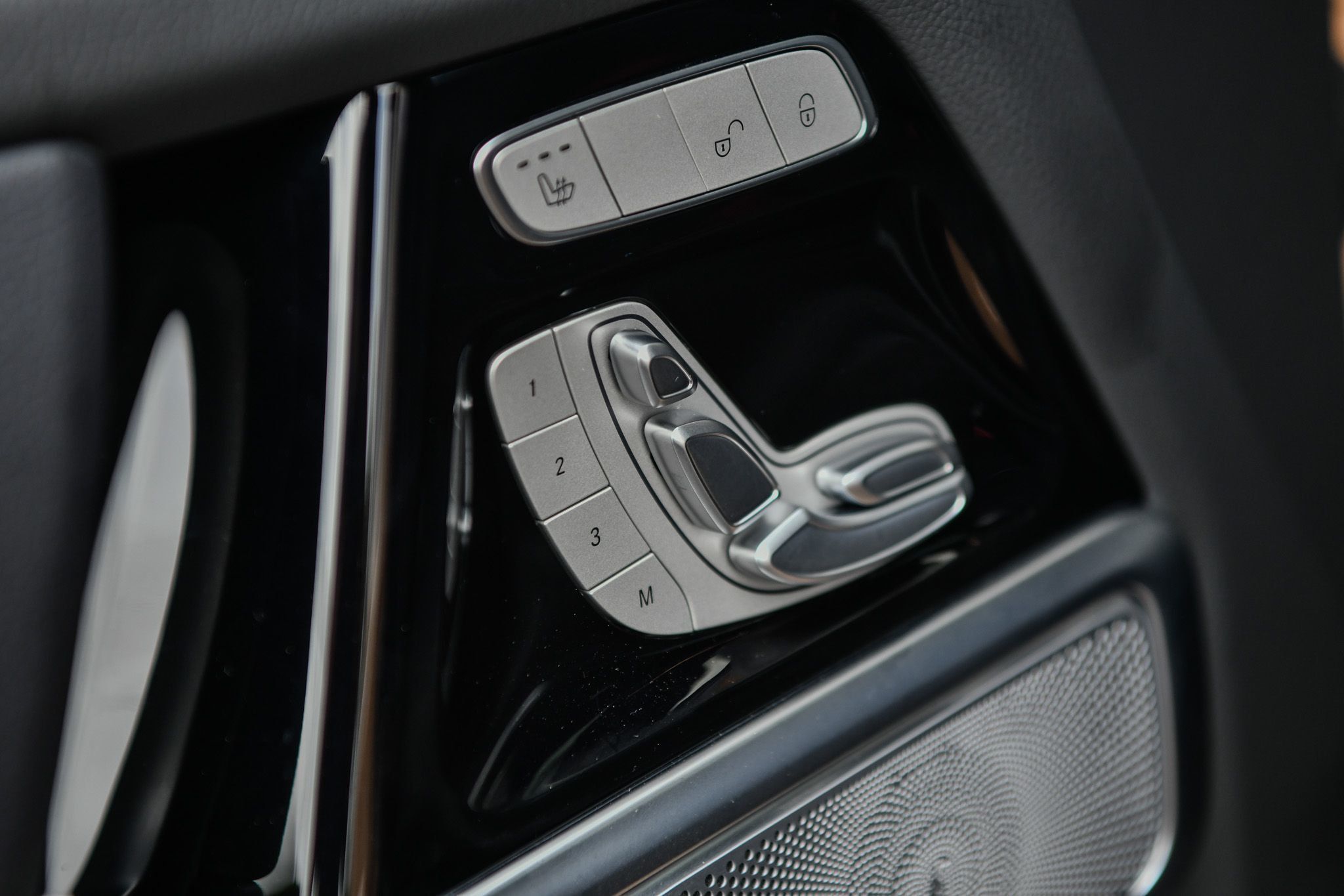 2025 Mercedes Benz G 550 photo 24