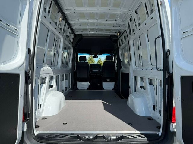 2025 Mercedes-Benz Sprinter Cargo Van 2500 Standard Roof I4 Diesel 144" RWD - 22987931 - 7