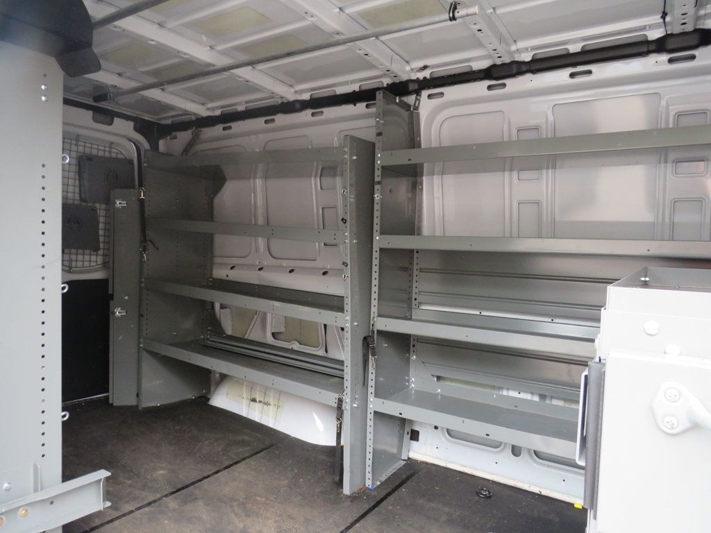 Mercedes-Benz Sprinter photo 14