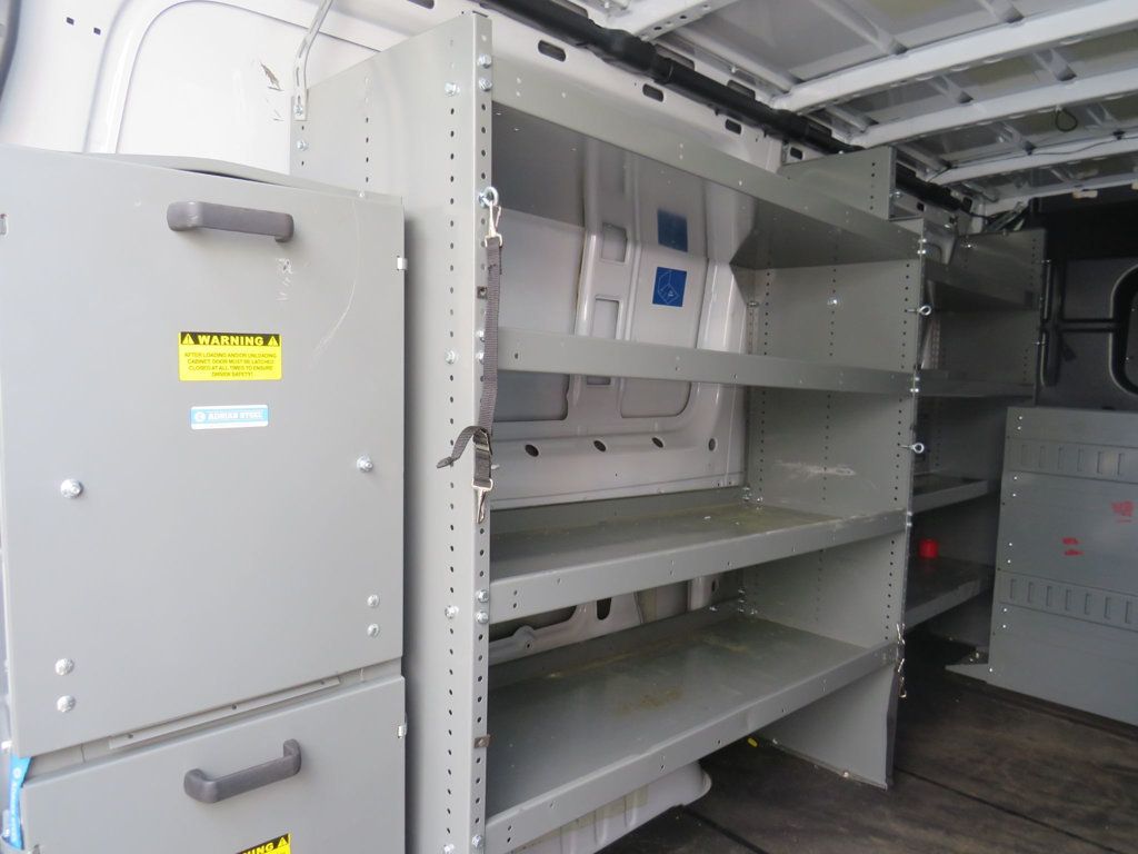 Mercedes-Benz Sprinter photo 17