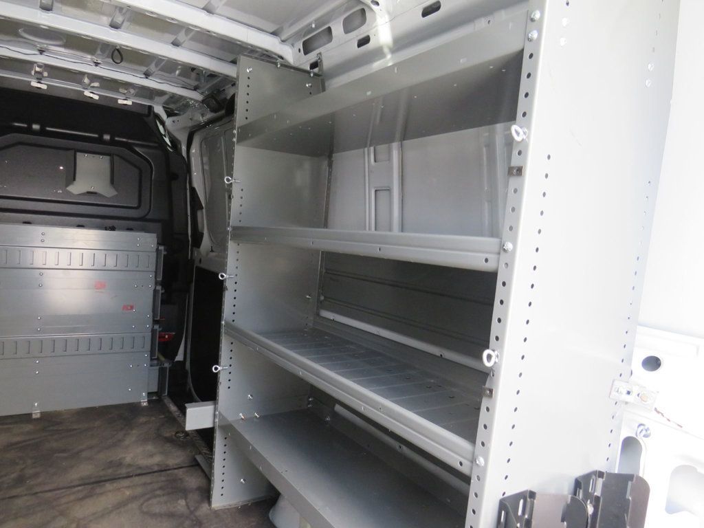Mercedes-Benz Sprinter photo 18