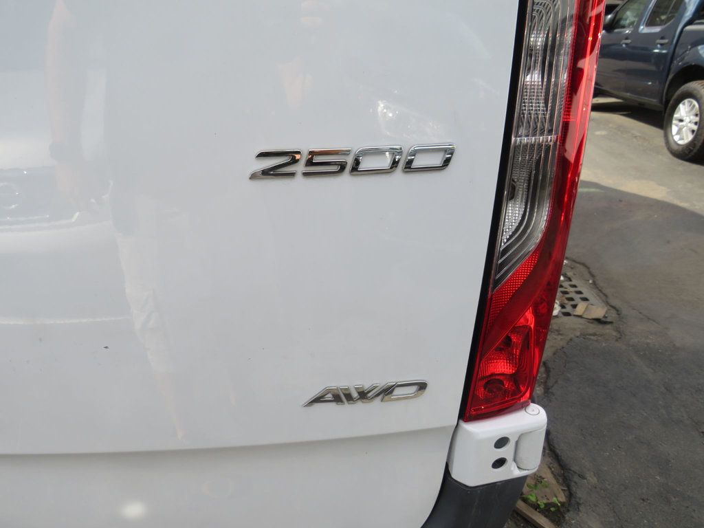 Mercedes-Benz Sprinter photo 9