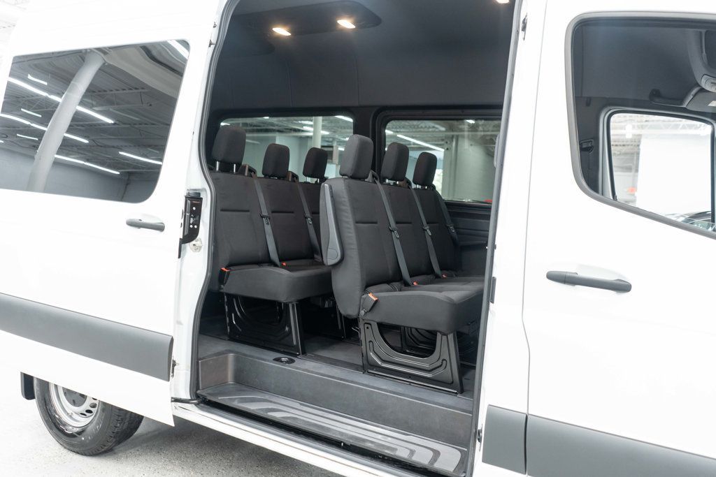 Mercedes-Benz Sprinter photo 10