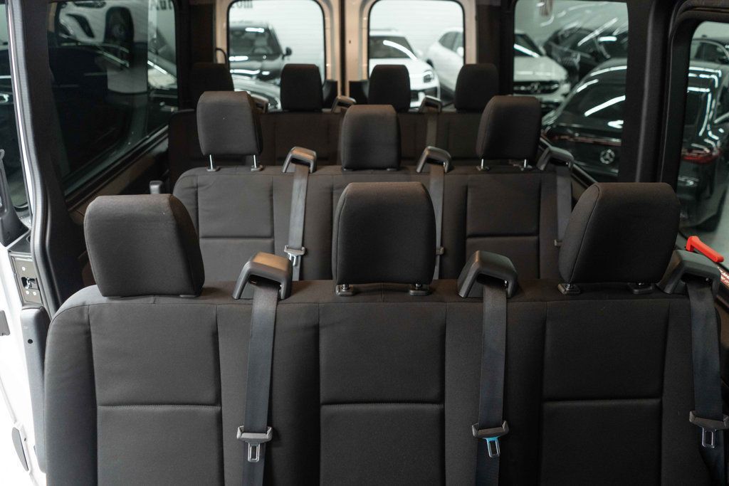 Mercedes-Benz Sprinter photo 11