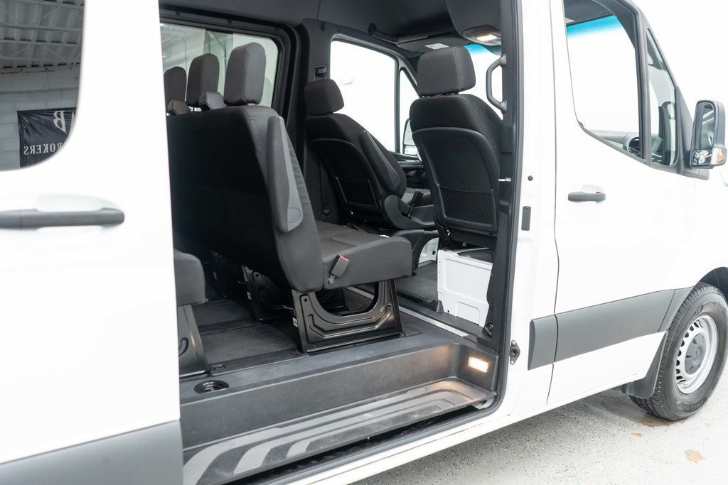 Mercedes-Benz Sprinter photo 13