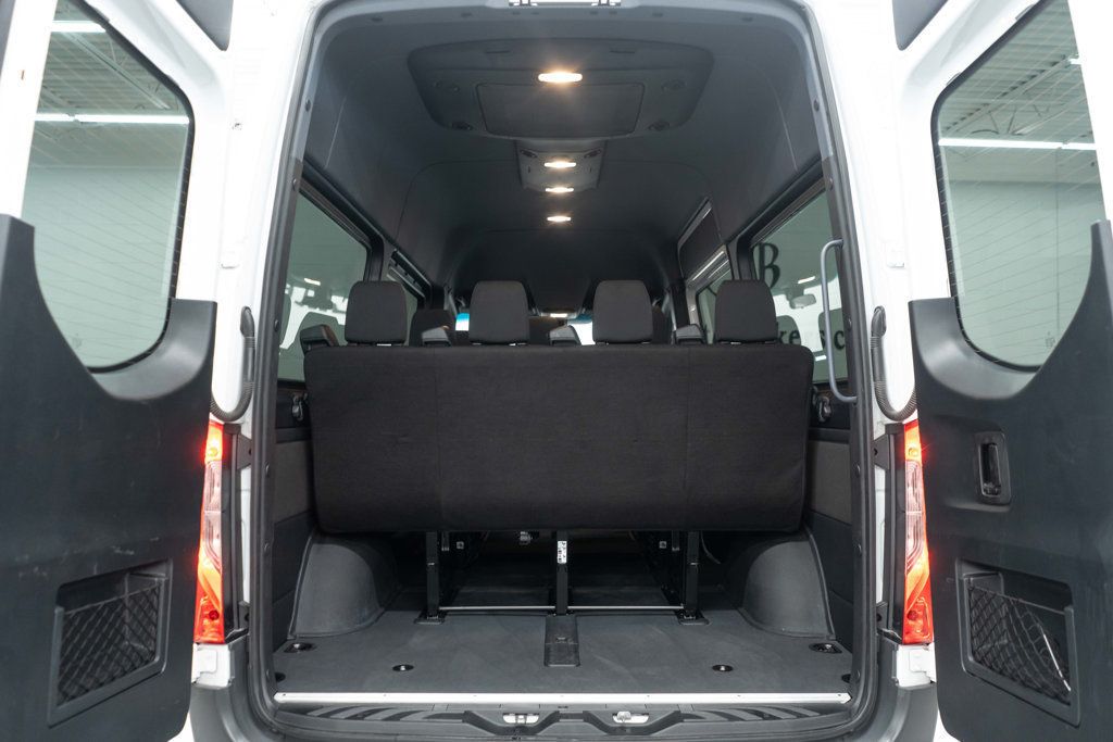 Mercedes-Benz Sprinter photo 15