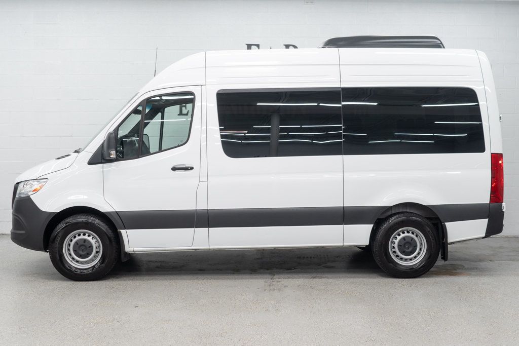 Mercedes-Benz Sprinter photo 2