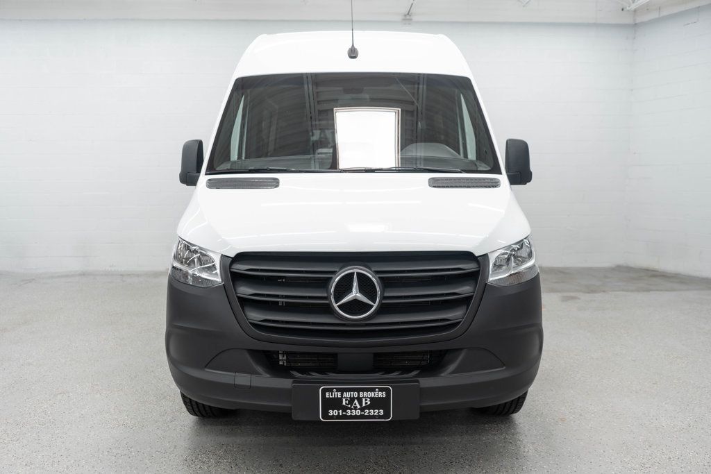 Mercedes-Benz Sprinter photo 3