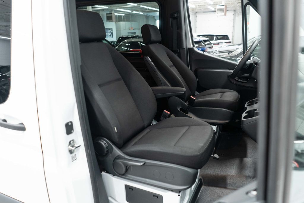 Mercedes-Benz Sprinter photo 9