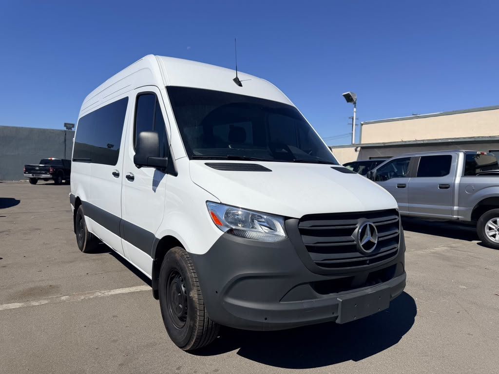 Mercedes-Benz Sprinter photo 2