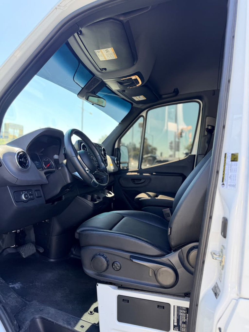 Mercedes-Benz Sprinter photo 5