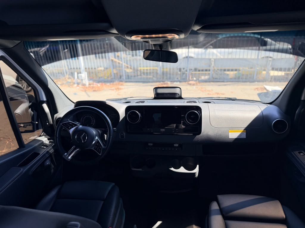 Mercedes-Benz Sprinter photo 6