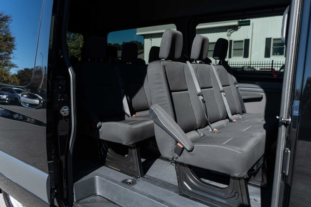 Mercedes-Benz Sprinter photo 11