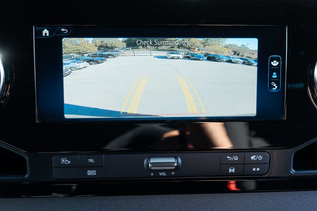 Mercedes-Benz Sprinter photo 21