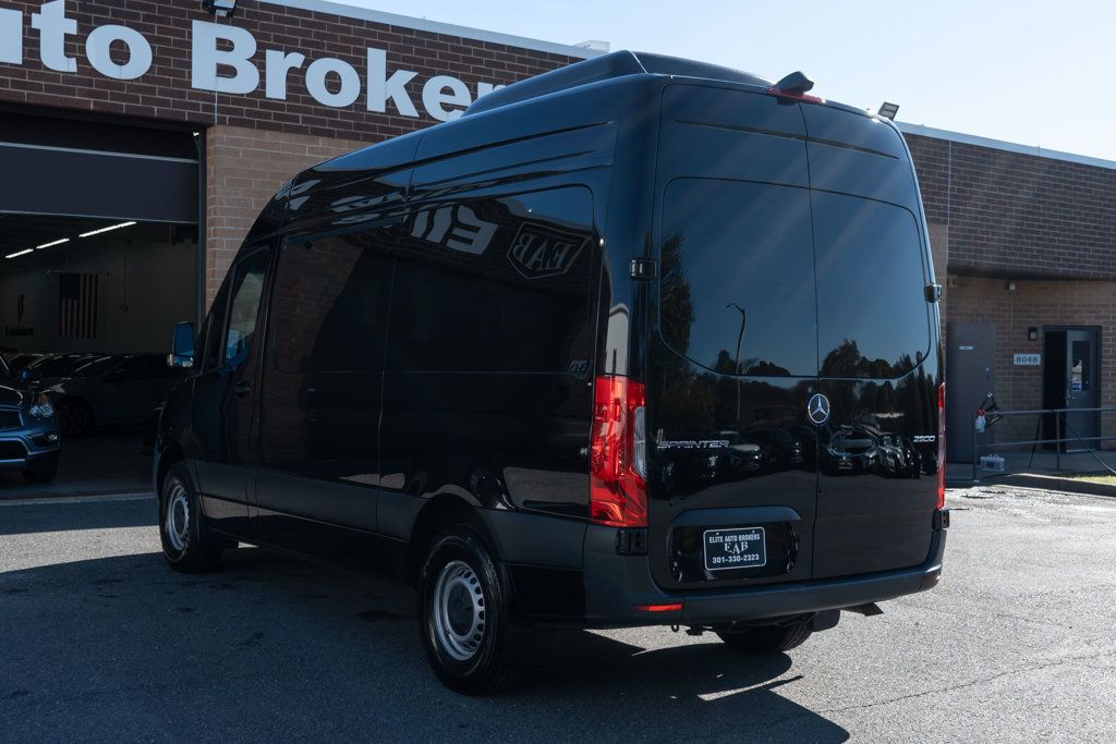 Mercedes-Benz Sprinter photo 31