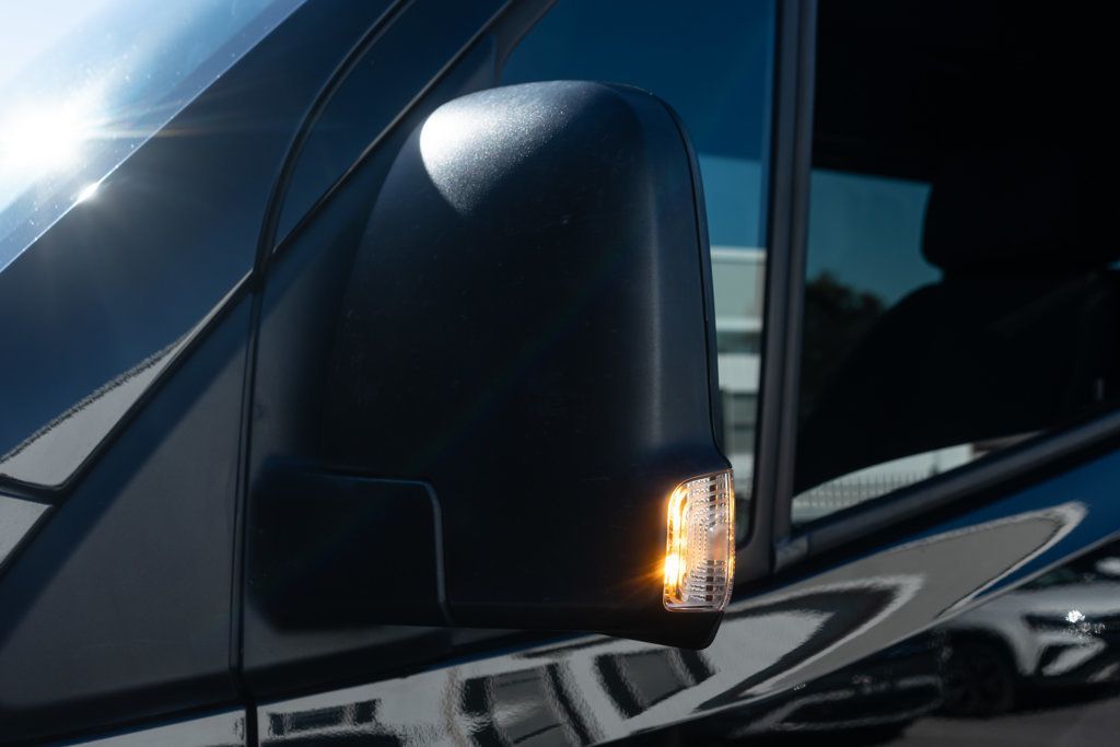 Mercedes-Benz Sprinter photo 37