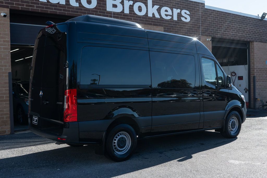 Mercedes-Benz Sprinter photo 6