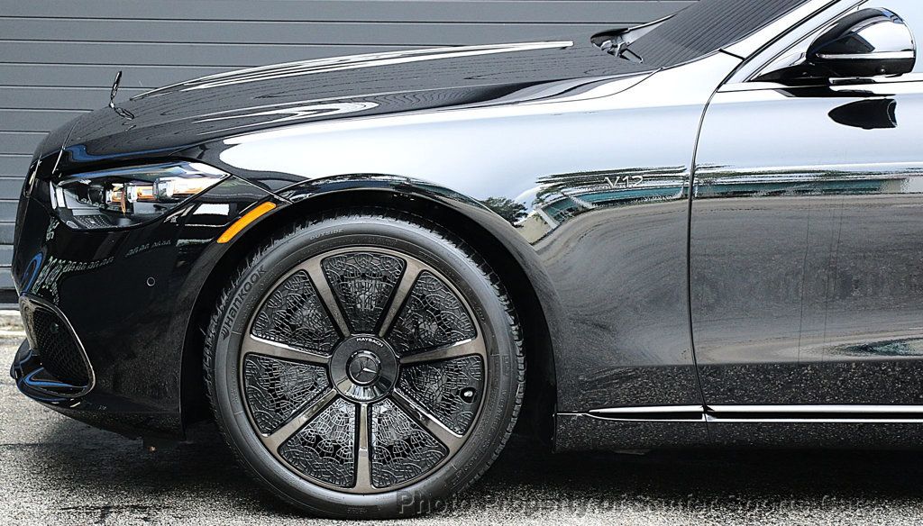 2025 Mercedes-Benz S-Class Maybach S 680 4MATIC Sedan - 23044439 - 16