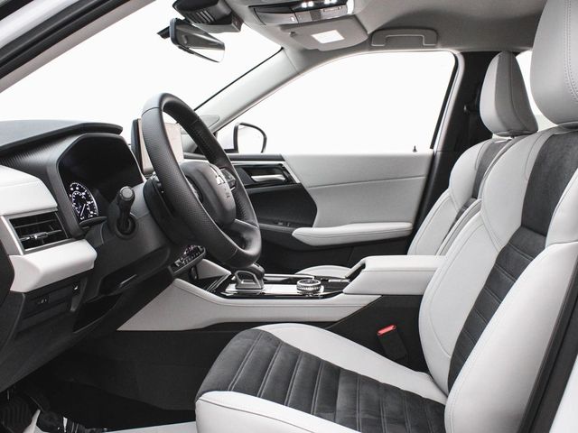 2025 Mitsubishi Outlander SE - 22920414 - 30