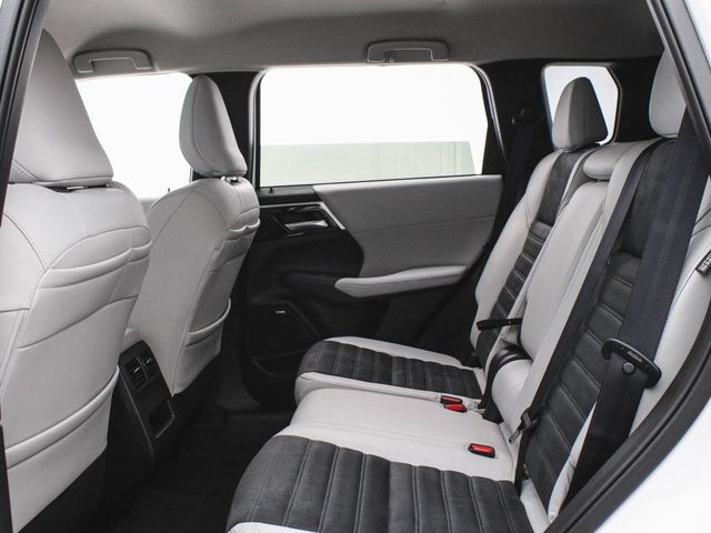 2025 Mitsubishi Outlander SE - 22920414 - 33