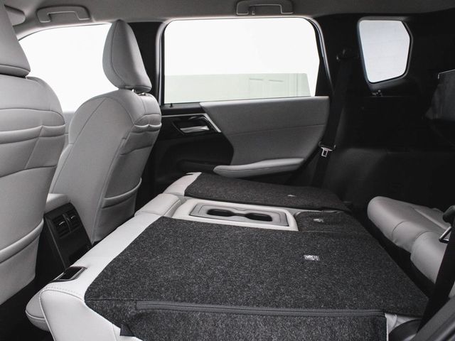 2025 Mitsubishi Outlander SE - 22920414 - 34
