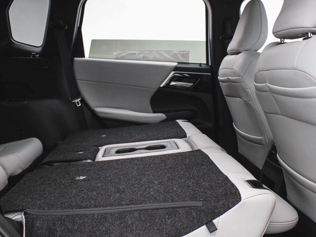 2025 Mitsubishi Outlander SE - 22920414 - 35