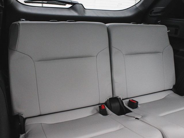 2025 Mitsubishi Outlander SE - 22920414 - 36