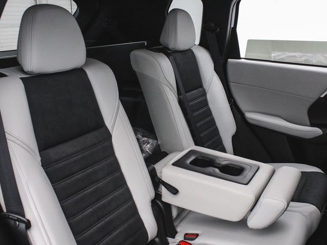 2025 Mitsubishi Outlander SE - 22920414 - 38