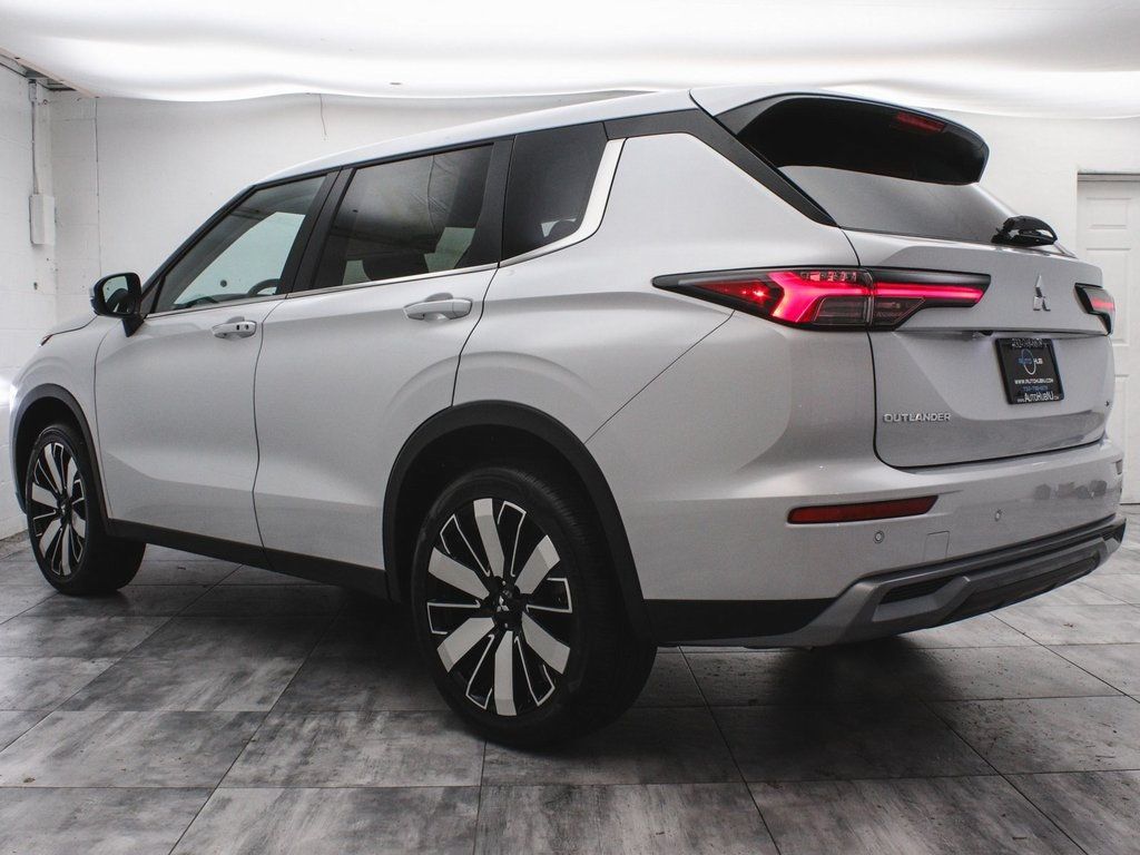2025 Mitsubishi Outlander SE photo 4