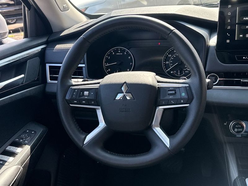 2025 Mitsubishi Outlander SE FWD - 23035959 - 16
