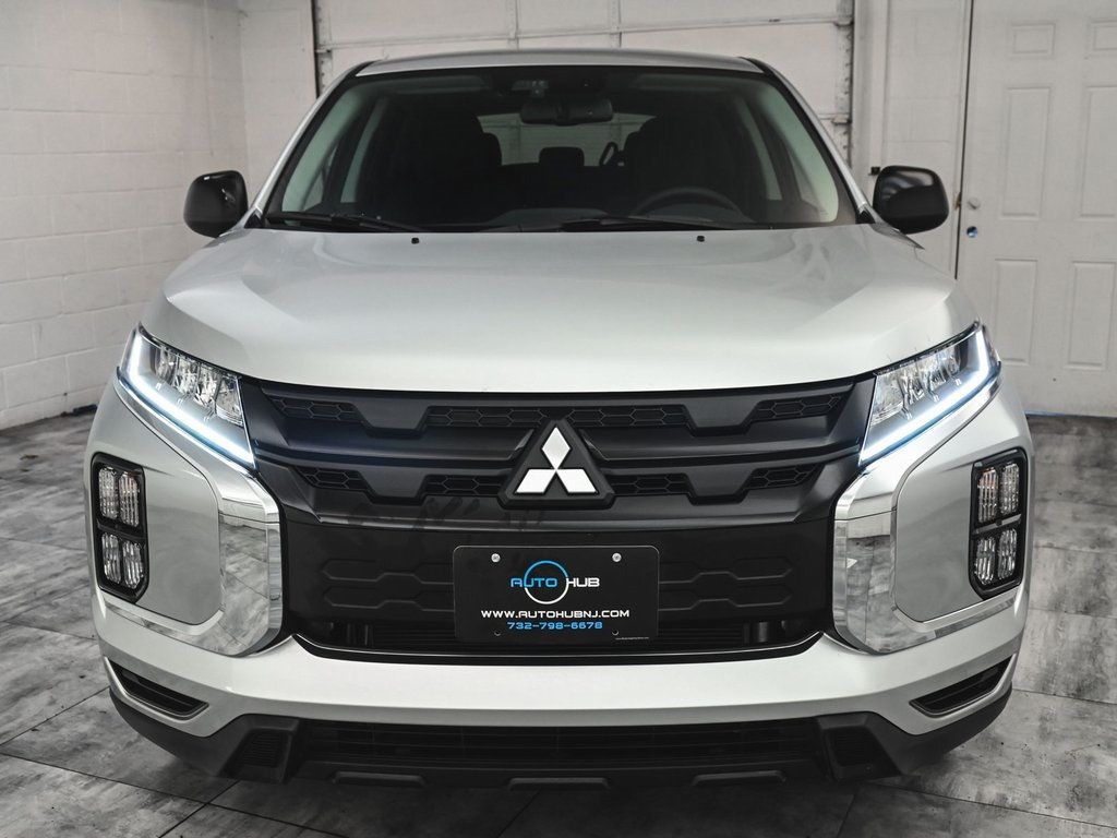 2025 Mitsubishi Outlander Sport LE photo 2