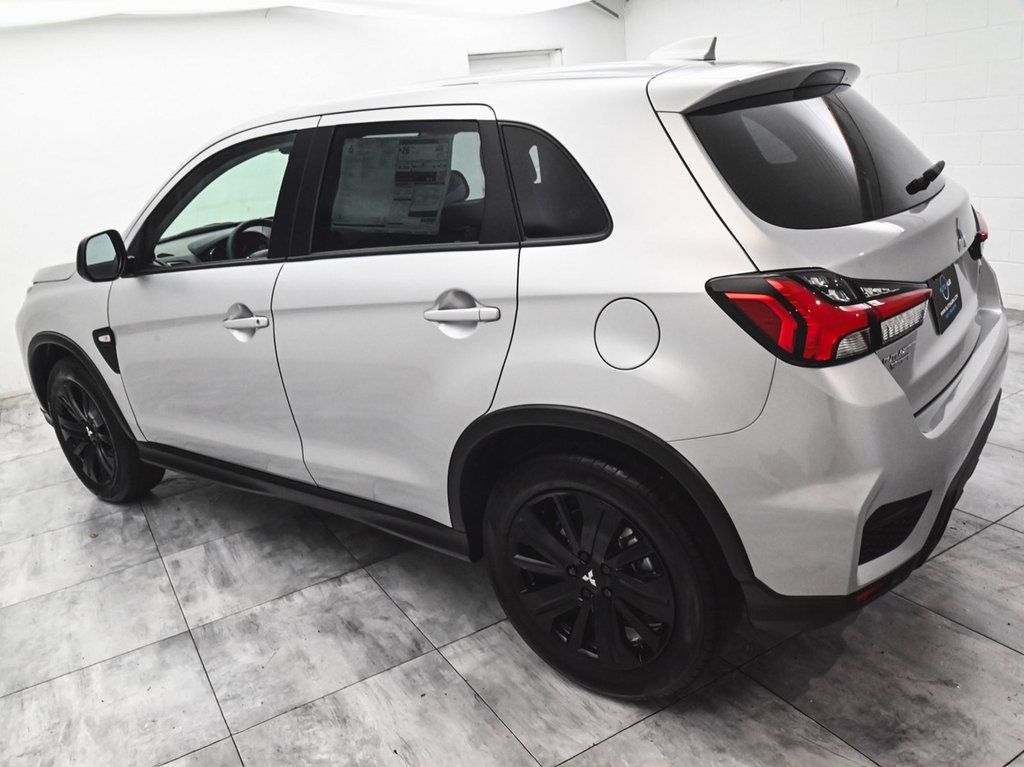 2025 Mitsubishi Outlander Sport LE photo 4