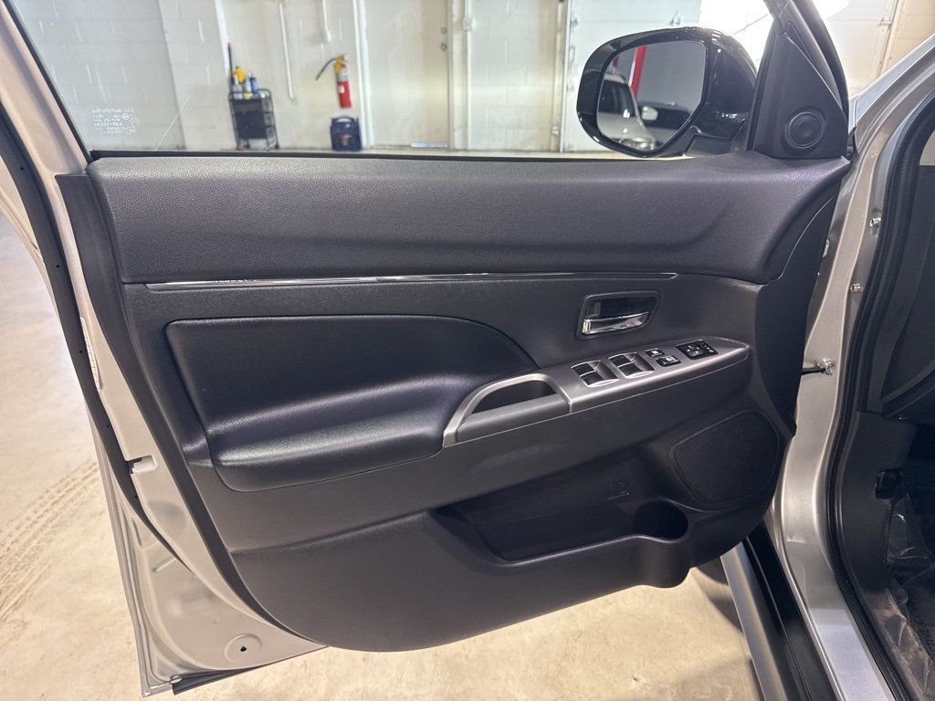 2025 Mitsubishi Outlander Sport ES 2.0 AWC - 22986579 - 21