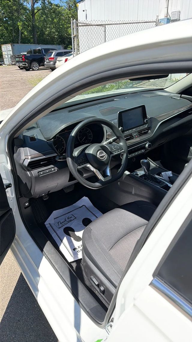 2025 Nissan Altima 2.5 SV Sedan 4D - 23041566 - 9