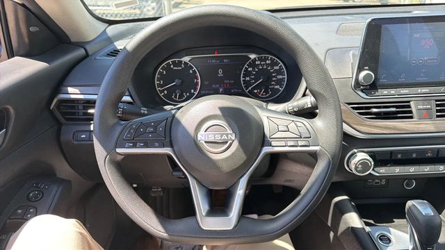 2025 Nissan Altima 2.5 SV Sedan 4D - 23041566 - 11