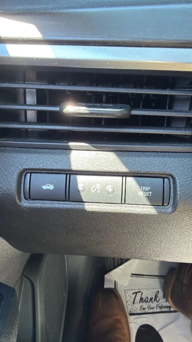 2025 Nissan Altima 2.5 SV Sedan 4D - 23041566 - 19