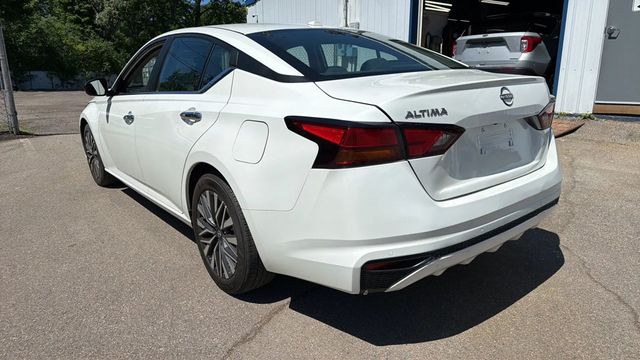 2025 Nissan Altima 2.5 SV Sedan 4D - 23041566 - 6