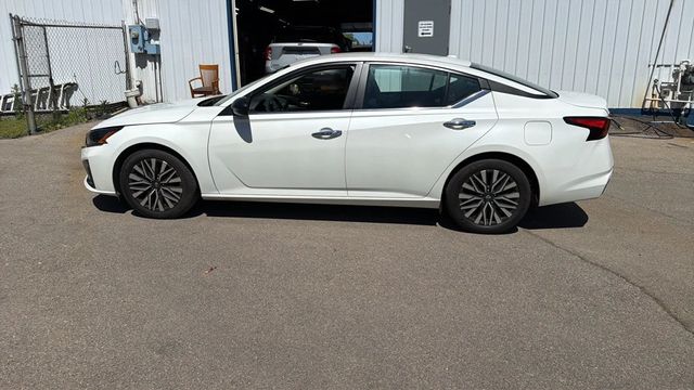 2025 Nissan Altima 2.5 SV Sedan 4D - 23041566 - 7