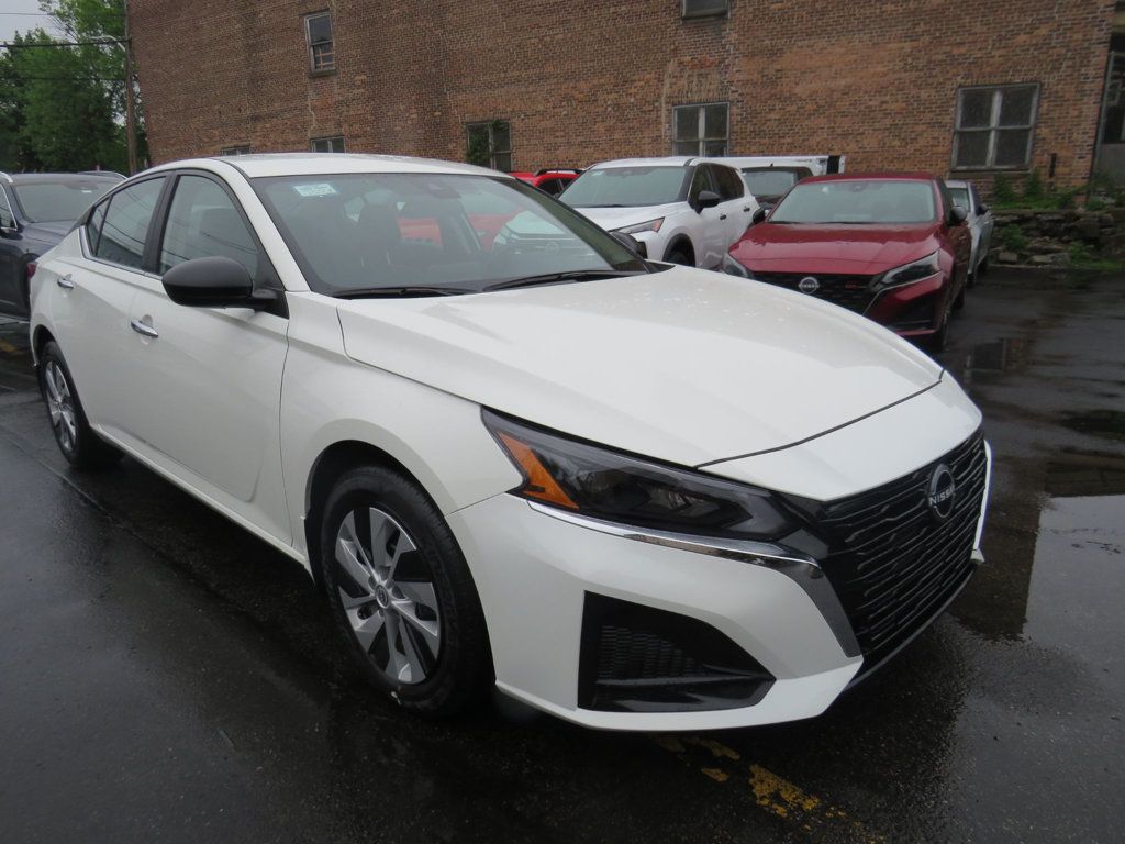 2025 Nissan Altima S photo 3