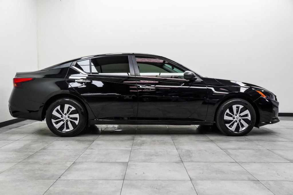 Nissan Altima photo 10