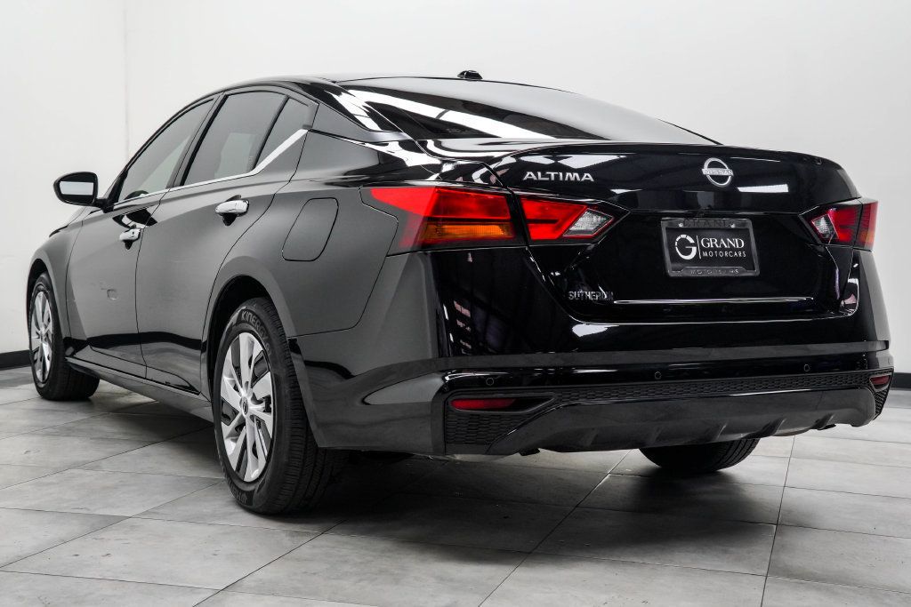 Nissan Altima photo 11