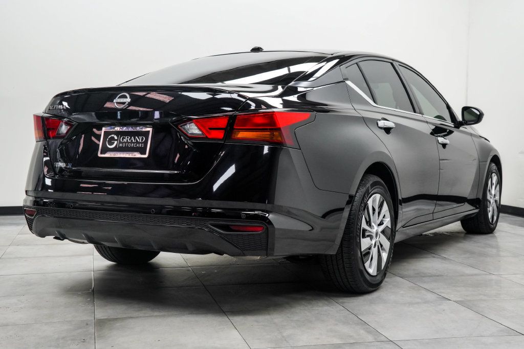 Nissan Altima photo 12
