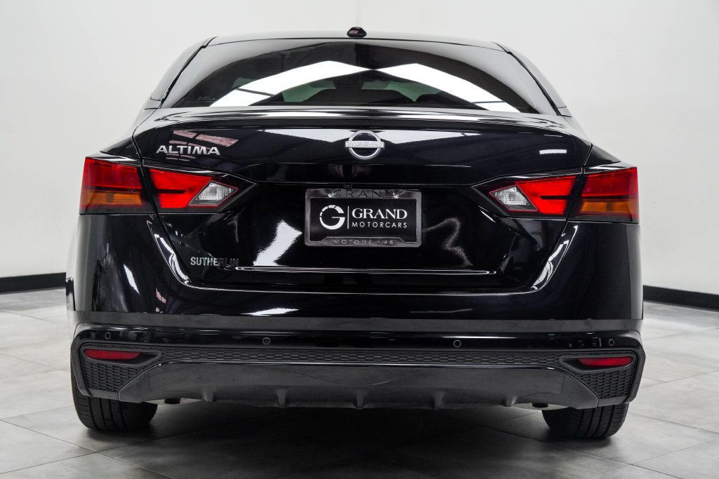 Nissan Altima photo 9