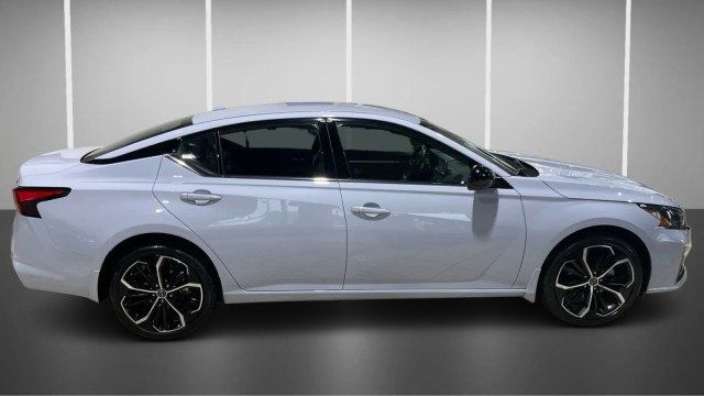 2025 Nissan Altima SR AWD - 22979215 - 3