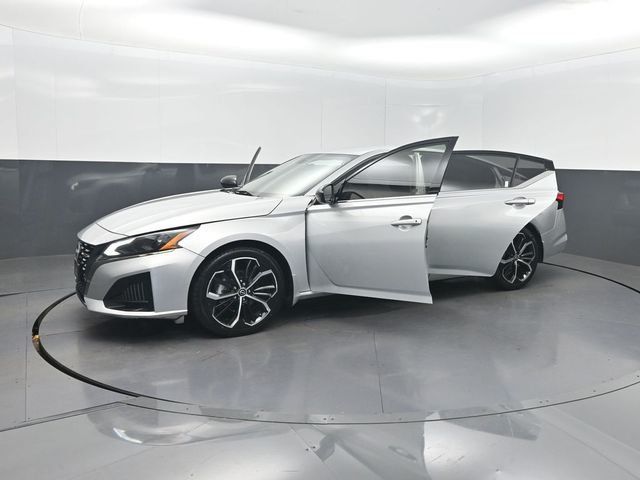 2025 Nissan Altima SR FWD - 23056913 - 32