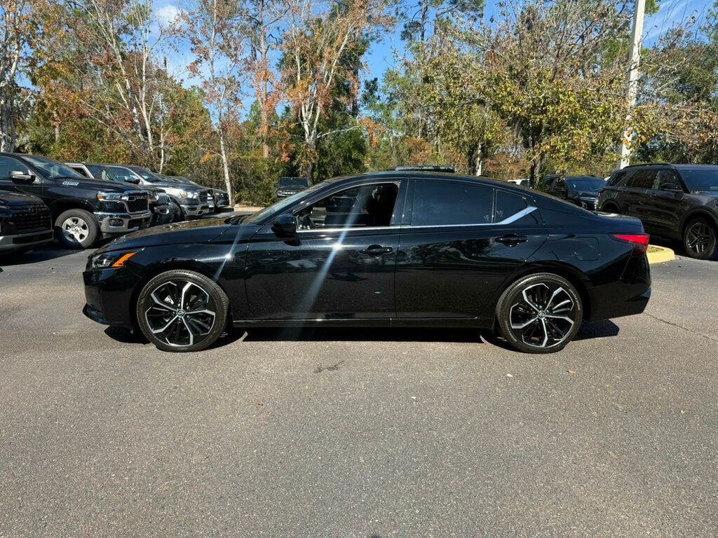 2025 Nissan Altima SR photo 2