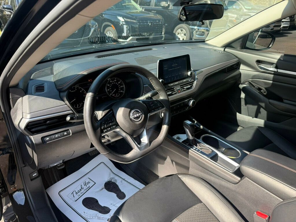 2025 Nissan Altima SR photo 3